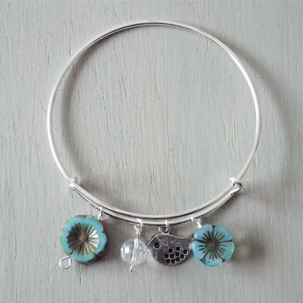 Adjustable sp bangle, spotted birdie charm, blue bead mix