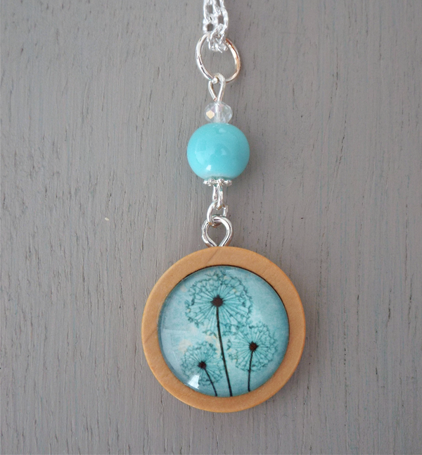Pendant – 18mm pale blue dandelion focal in a simple wooden setting, turquoise accents