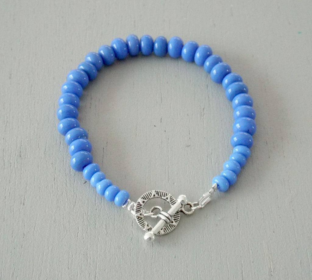 Bracelet with cornflower blue rondelles