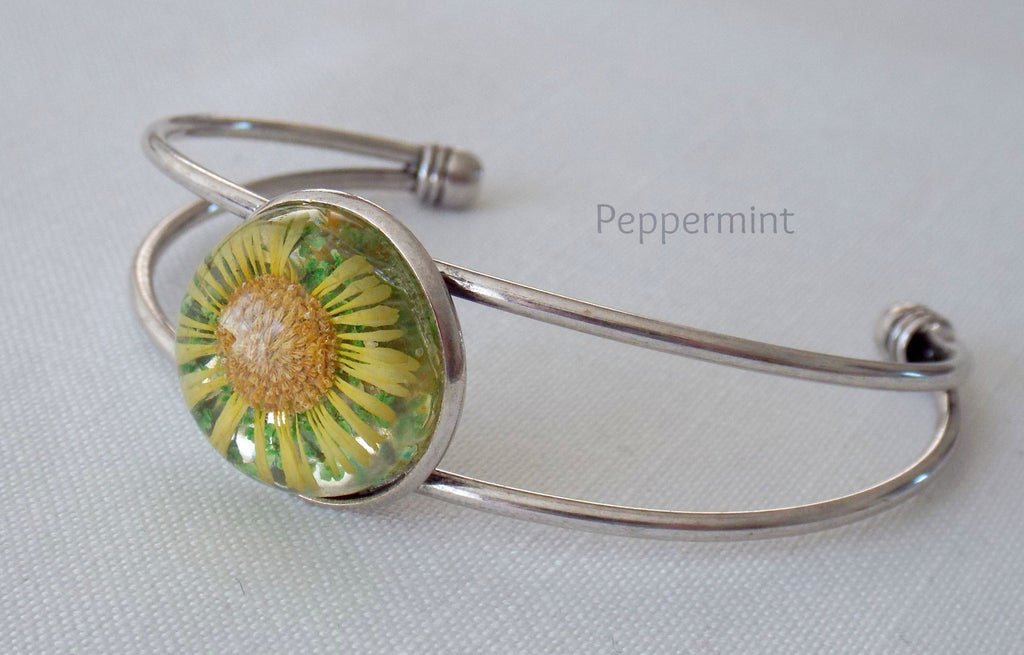 Bangle with 20mm yellow daisy focal