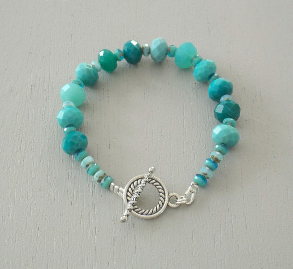 Single strand bracelet with turquoise & teal faceted rondelle with a barley twist clasp